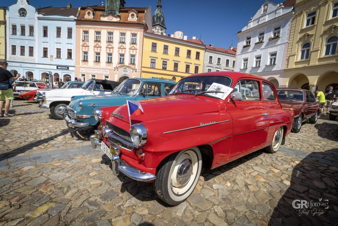 Výstava historických vozidel na zámku & Porcinkule 2026